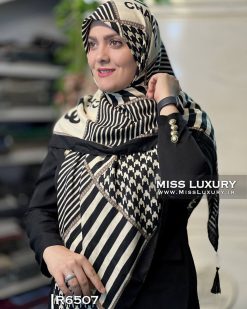 روسری نخی شنل سفید مشکی منگوله دار میس لاکچری