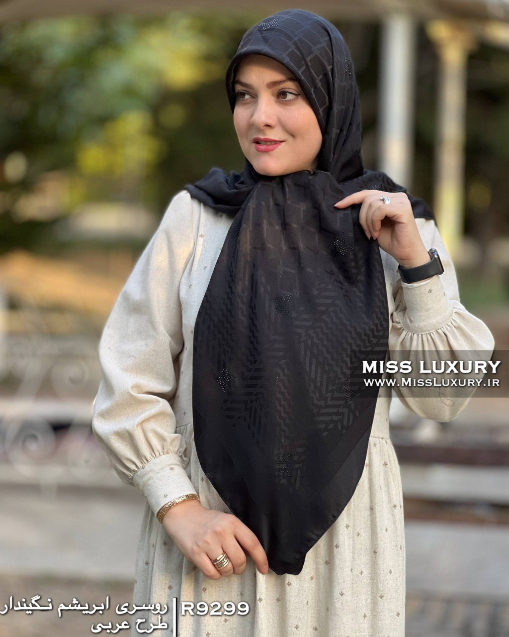 روسری ابریشم نگین دار طرح عربی میس لاکچری