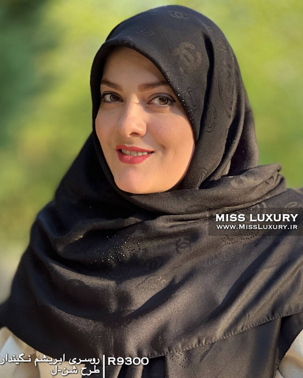 روسری ابریشم نگیندار طرح شنل میس لاکچری