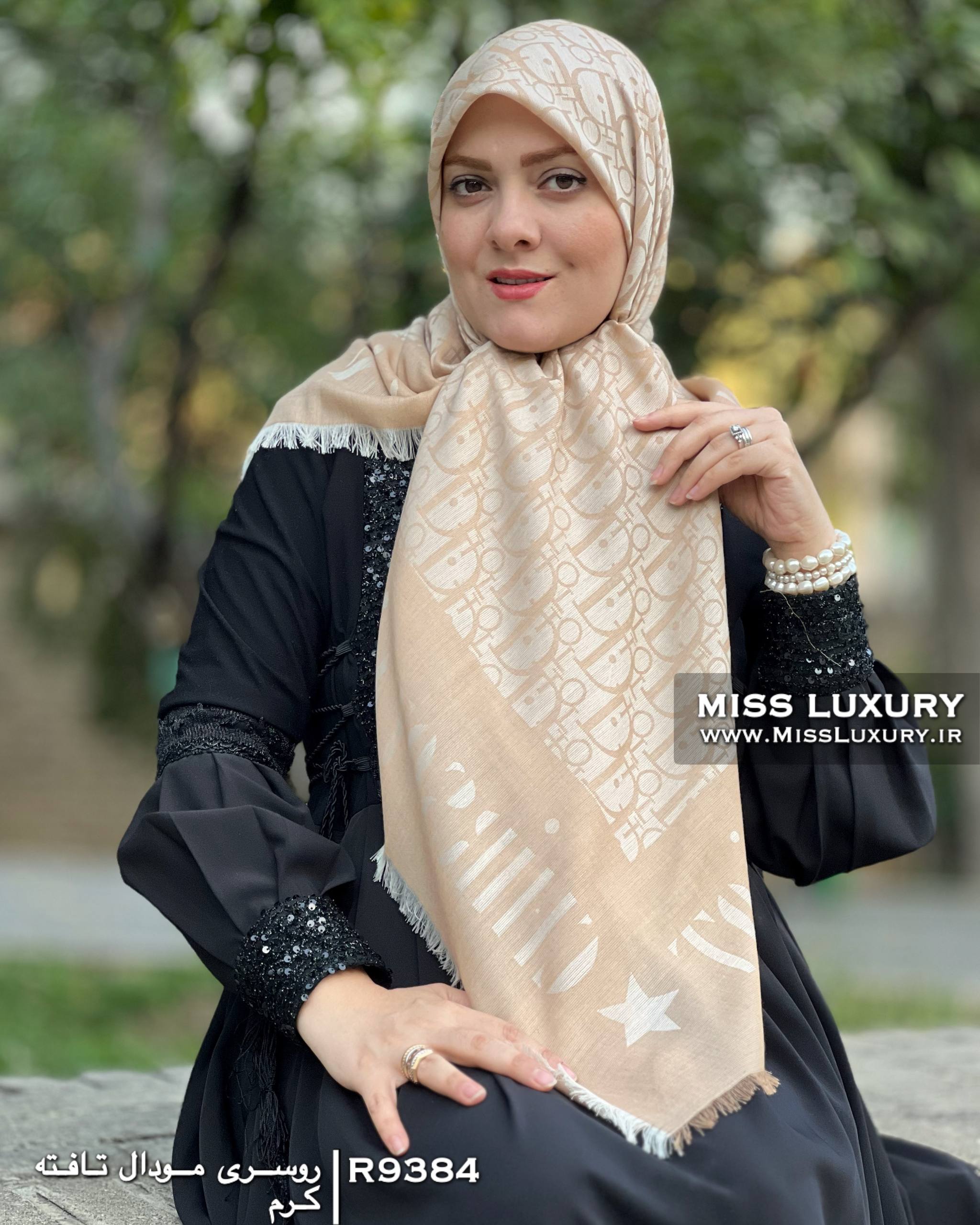 روسری مودال تافته کرم میس لاکچری