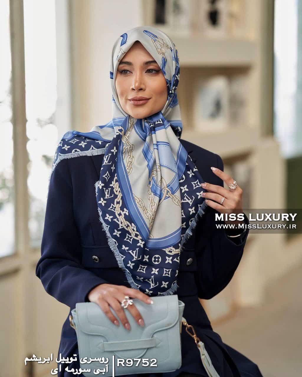 روسری توییل ابریشم آبی سورمه ای R9752 - Image 2